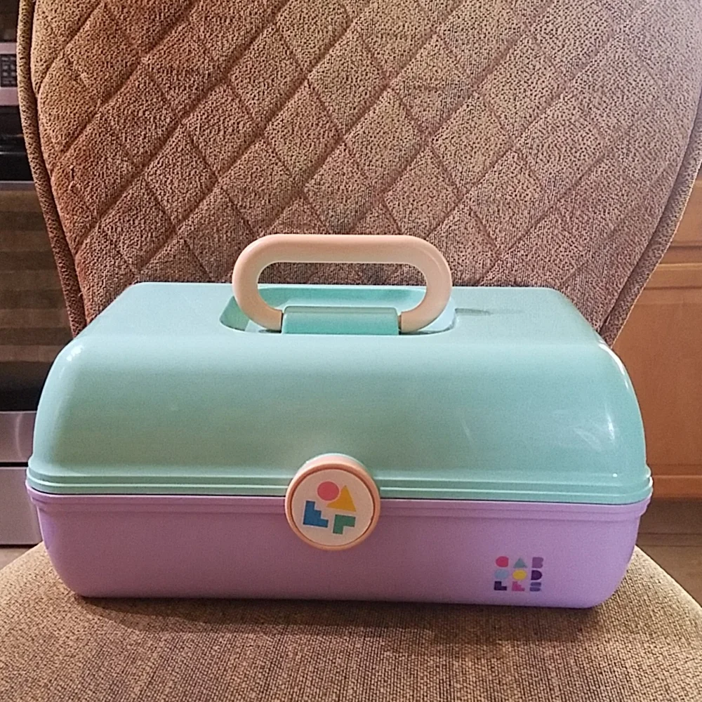 caboodles travel makeup bag On-The-Go Girl Box, Purple Sparkle, Hard Plastic Makeup Organizer Box, Built-In Mirror, Secure Latch for Safe Travel, Spacious Storage for Large Items : Clothing, Shoes & Jewelry girl classic case is the perfect mobile to maintaining your style anywhere. Caboodles Small Train Case, Blue